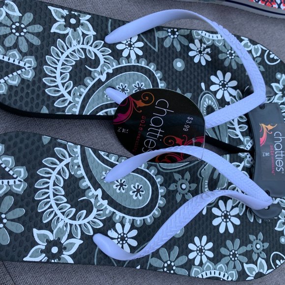 Womens 2 Pairs of Flip Flops - Old Navy & Chatties - Picture 5 of 6